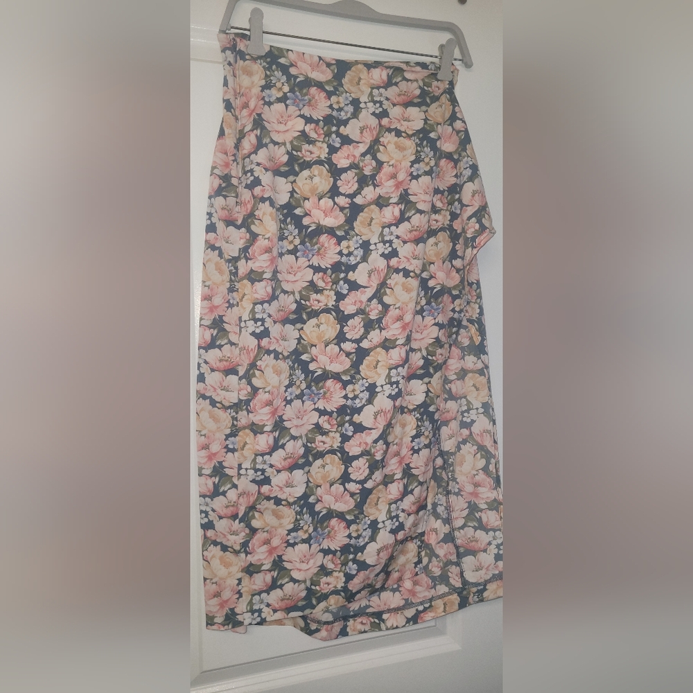 American Eagle Floral Long/Maxi Skirt